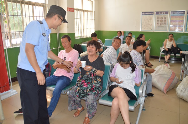 �Ӱ��F�����촰�چ�λ���������|��ů����